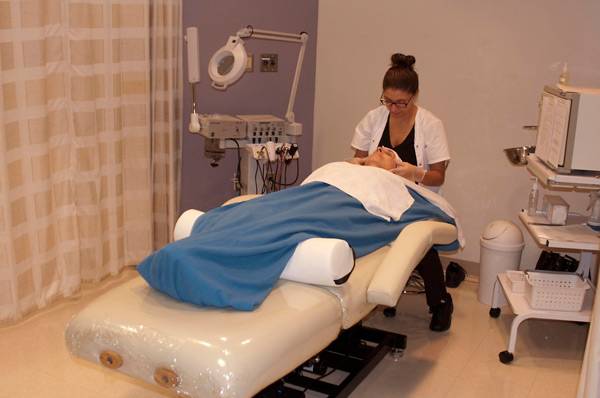 Esthestician Lab student performing facial