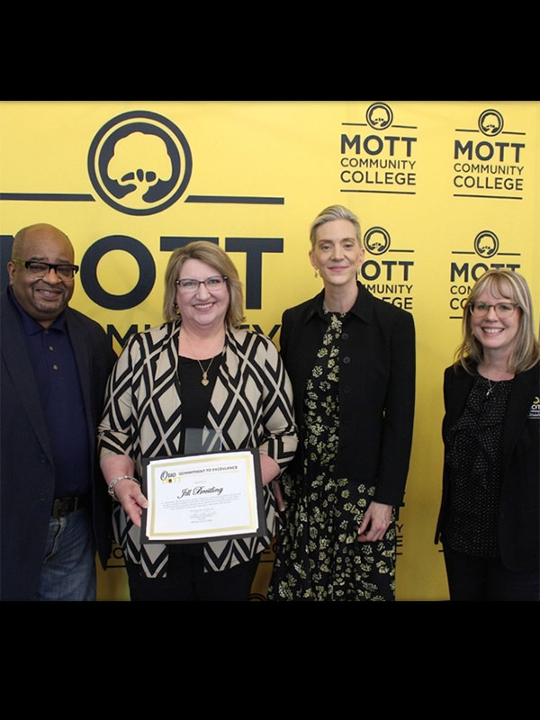Robert Matthews, Jill Breitling, President, Shaunda Richardson-Snell and Rebecca Martz