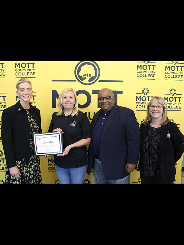 President, Shaunda Richardson-Snell, Nicole Ball, Robert Matthews and Rebecca Martz